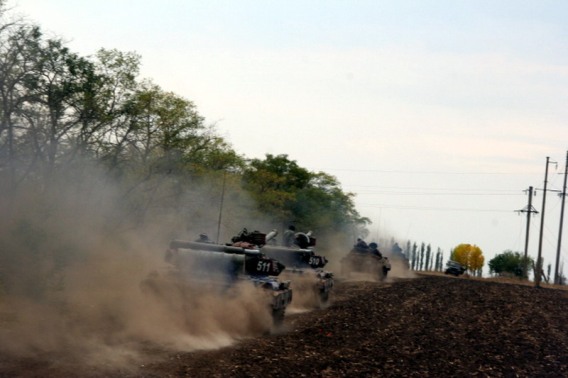 Танки Т-64БВ 72-ї бригади під час маршу