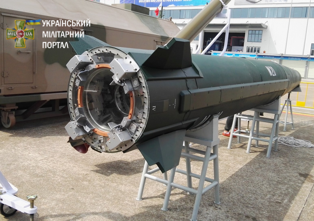 РСЗО "Полонез" поряд з балістичною ракетою М20  MILEX-2017