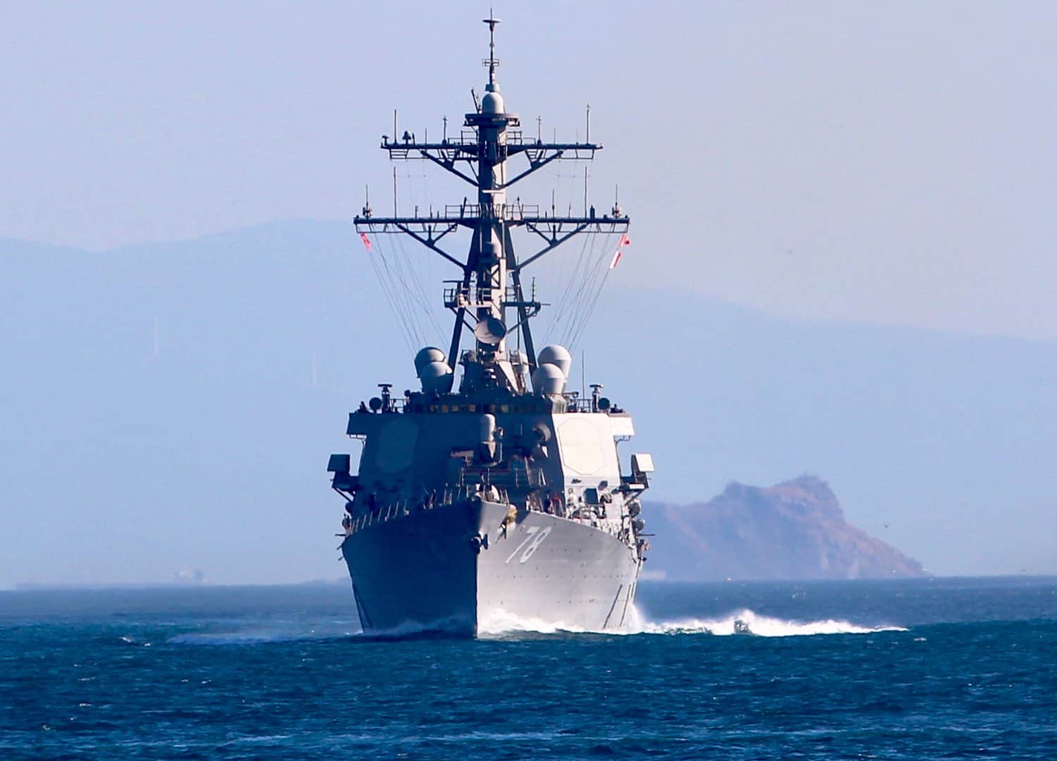 USS Porter (DDG 78) під час переходу Босфору 8 серпня 2019 року 