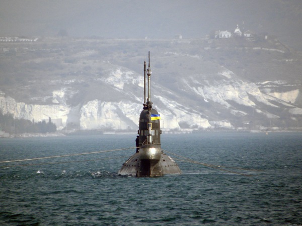 Підводний човен "Запоріжжя" виходить з Кілен-бухти своїм ходом