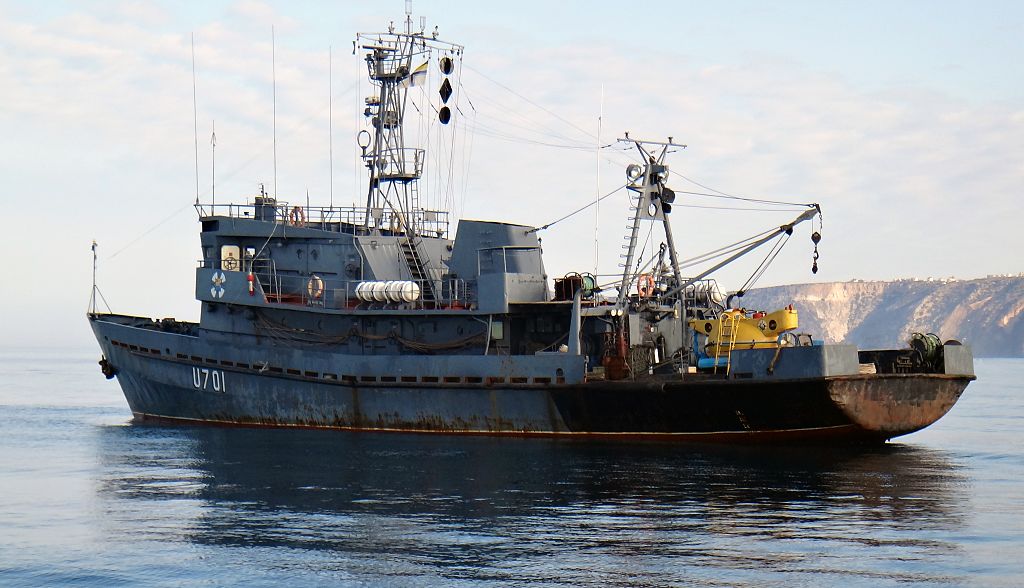Водолазне судно «Почаїв» з підводним апаратом «Риф» на борту