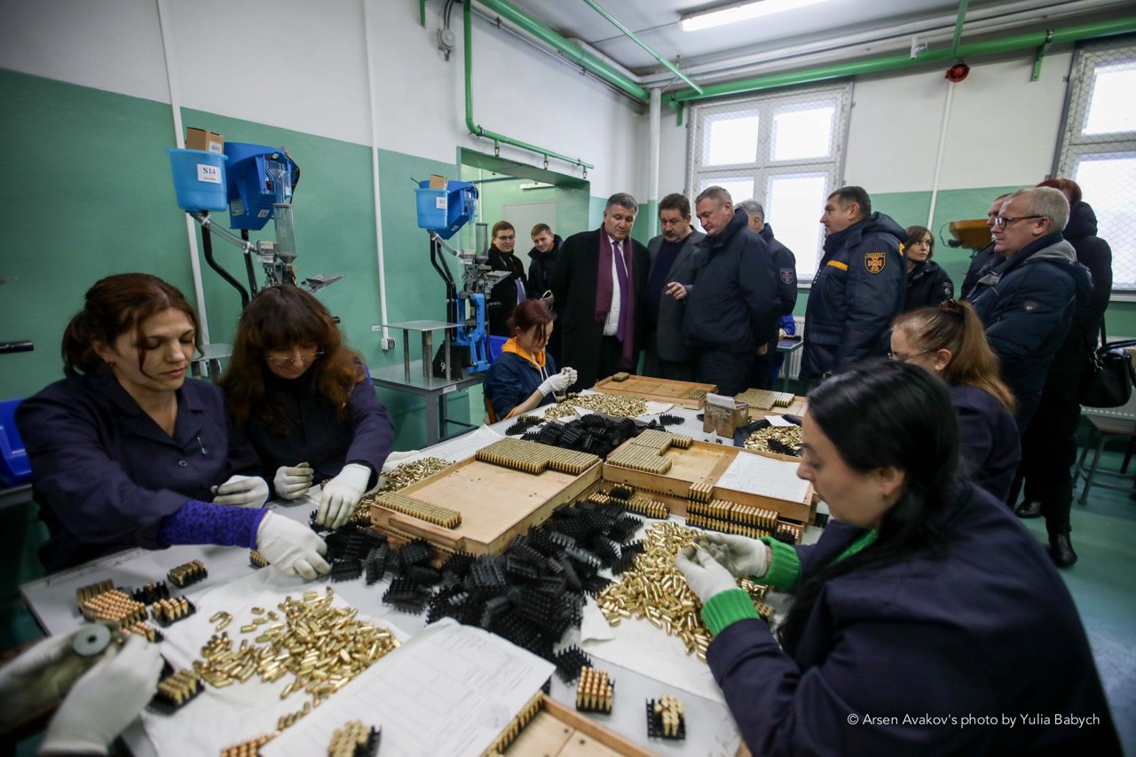 Виробництво набоїв на заводі "Форт". 2018 рік. Україна. Фото: МВС