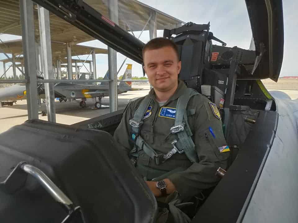 Український льотчик Олексій Мес на авіабазі 144-го авіаційного крила