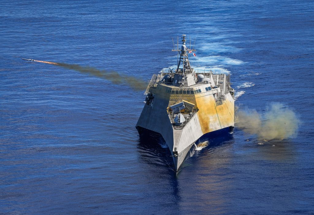 USS Gabrielle Giffords (LCS 10) здійснив пуски протикорабельних ракет NSM