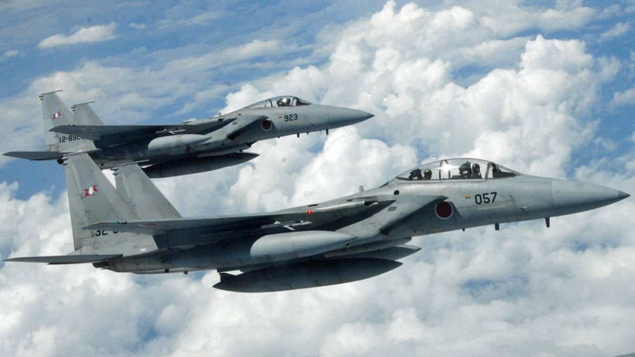 Японські винищувачі F-15J та F-15DJ
