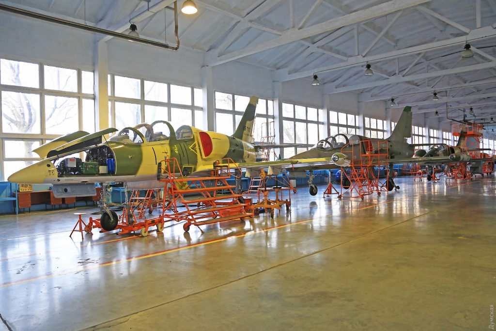 L-39ZA у цеху Одеського авіаційного заводу