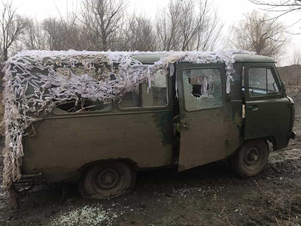 Автомобіль 72-ї бригади марки УАЗ після обстрілів