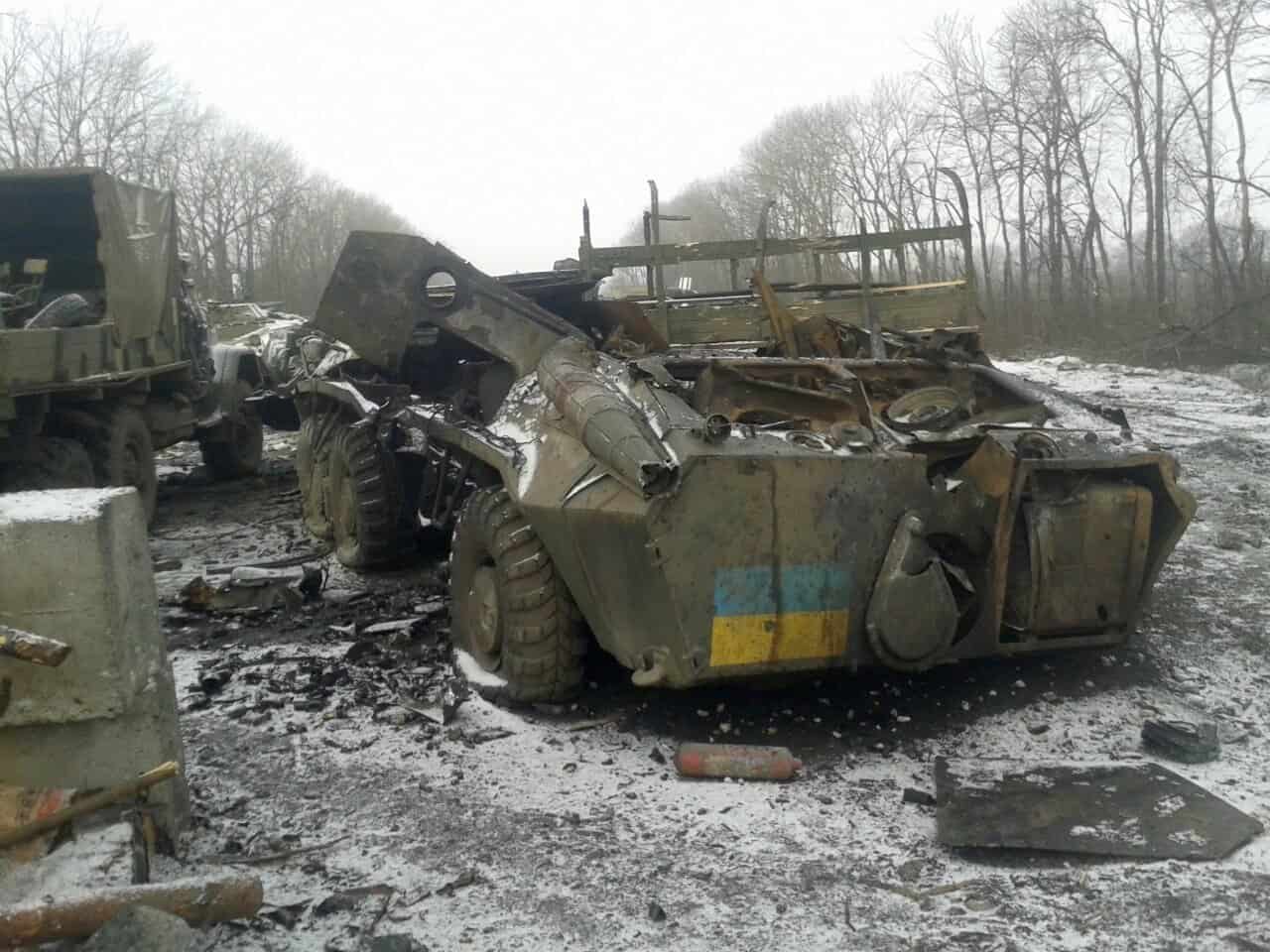 Знищений БТР-70 поблизу Дебальцево