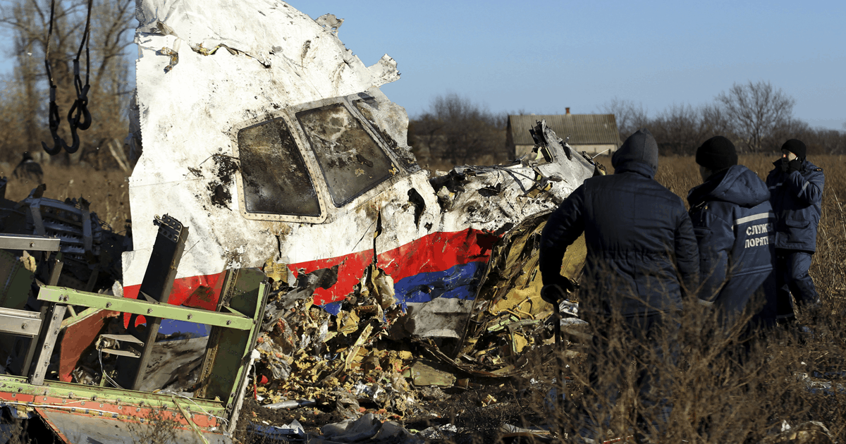 Уламки літака MH17 на Донбасі