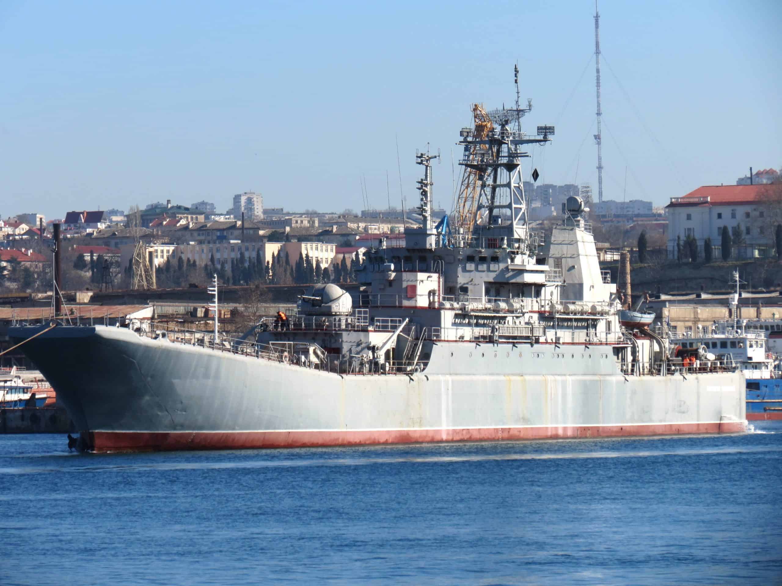 Великий десантний корабель "Костянтин Ольшанський" під час перебазування