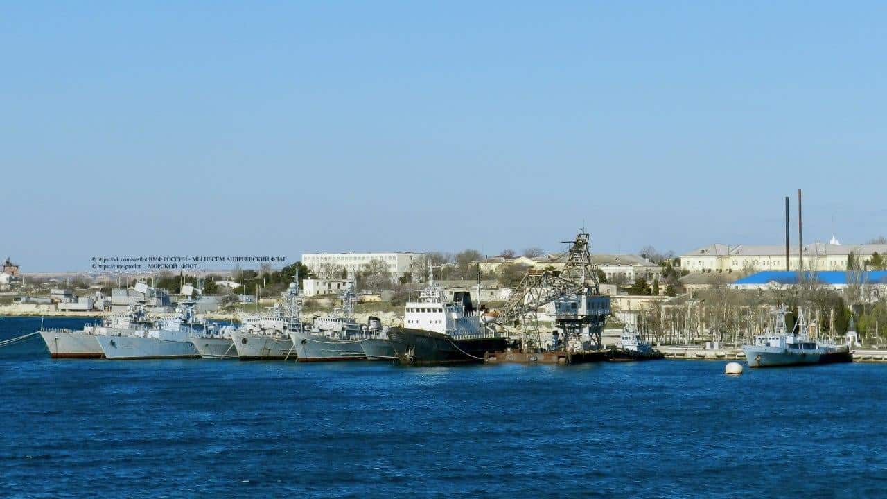Захоплені українські військові кораблі в окупованому Севастополі