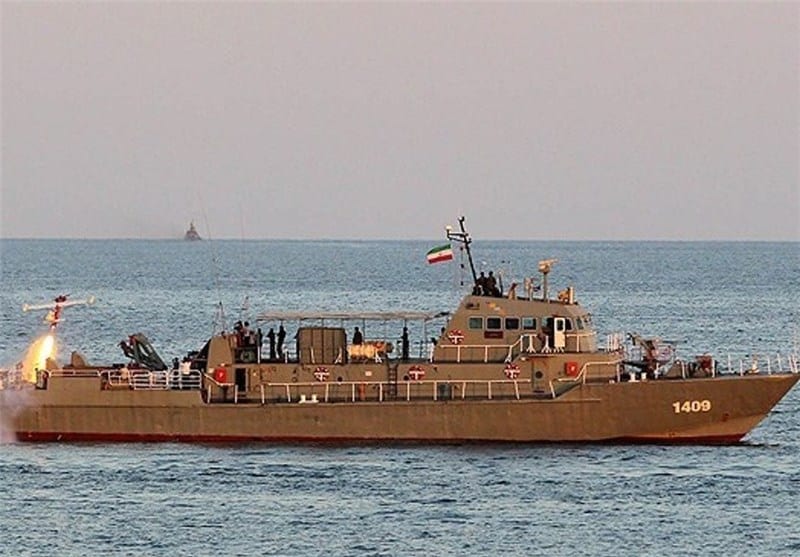 Катер ВМС Ірану на випробуваннях БПЛА корабельного базування. 