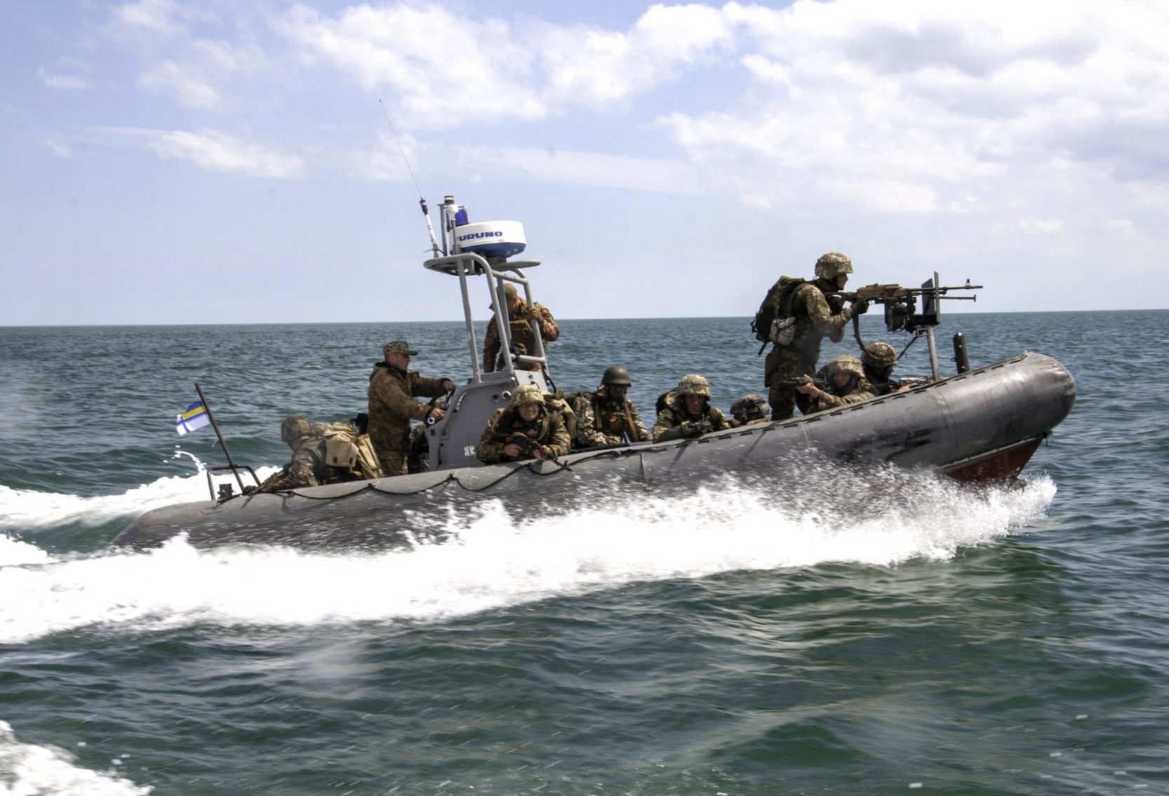 Військові на навчаннях на узбережжі Азовського моря. Фото: Міноборони