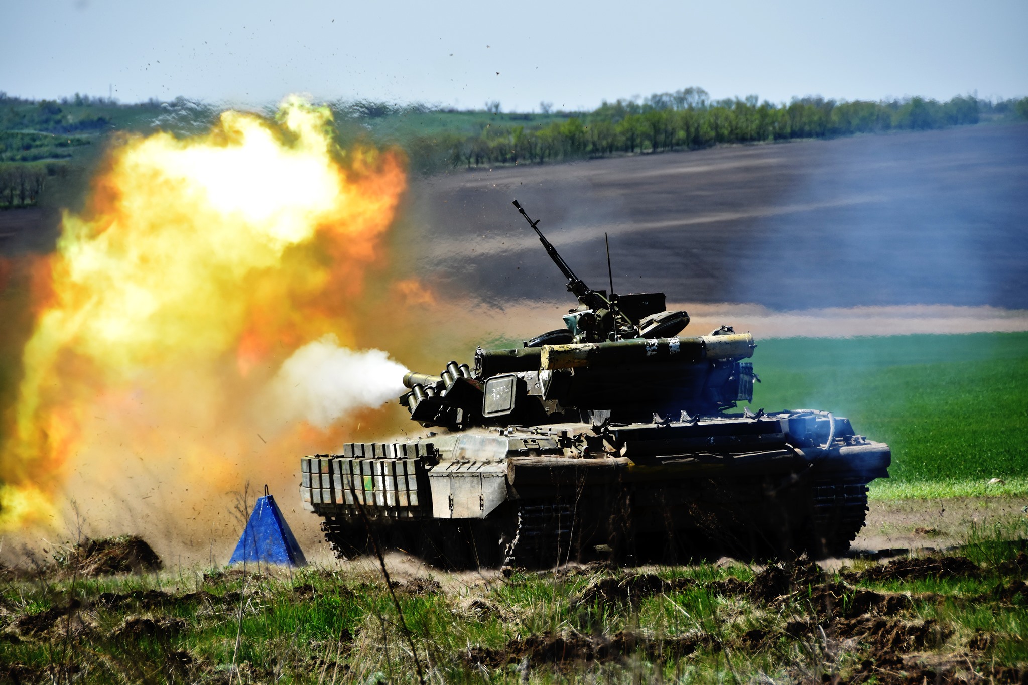 Танк против 8 украинских танков