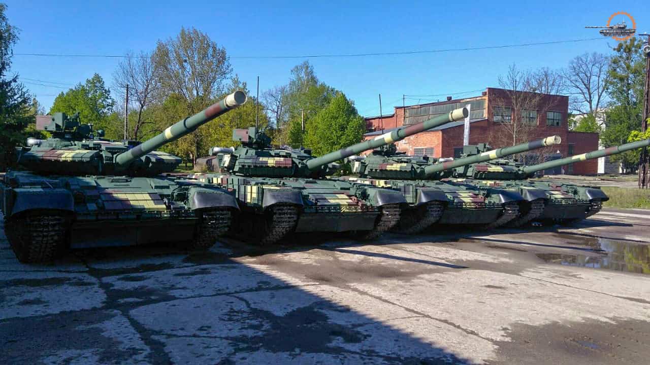 Модернізовані у Львові танки Т-64БВ