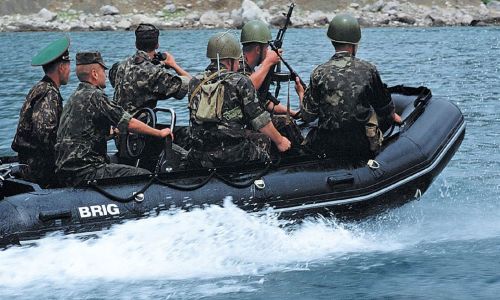 Військові на надувних човнах Brig HD460