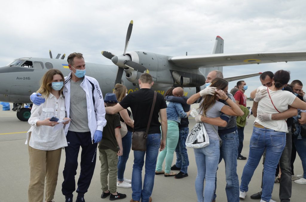 Звільнені громадяни України. Фото: Бригада транспортної авіації