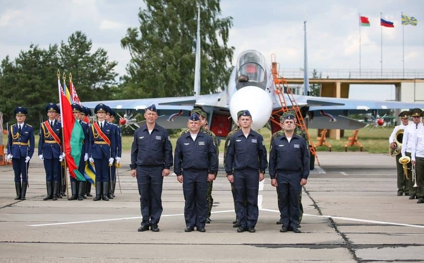 Винищувачі Су-30СМ ВПС Білорусі. Фото: Белта