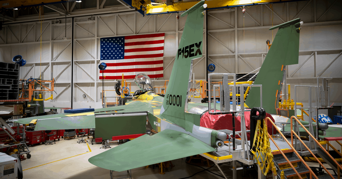 Збірка першого льотного зразка F-15EX. Фото Boeing
