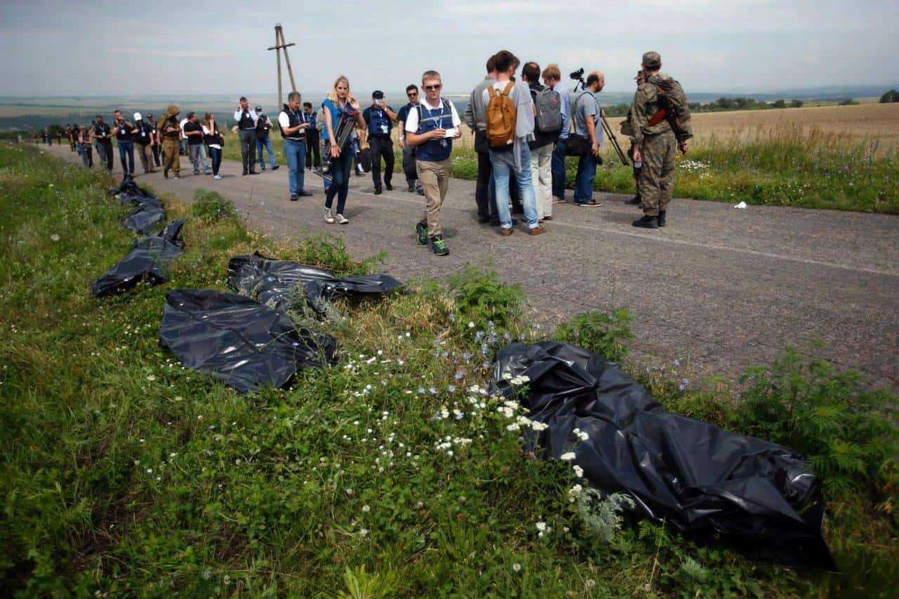 Тіла загиблих катастрофи MH17. Донбас 2014 рік. Фото: з відкритих джерел