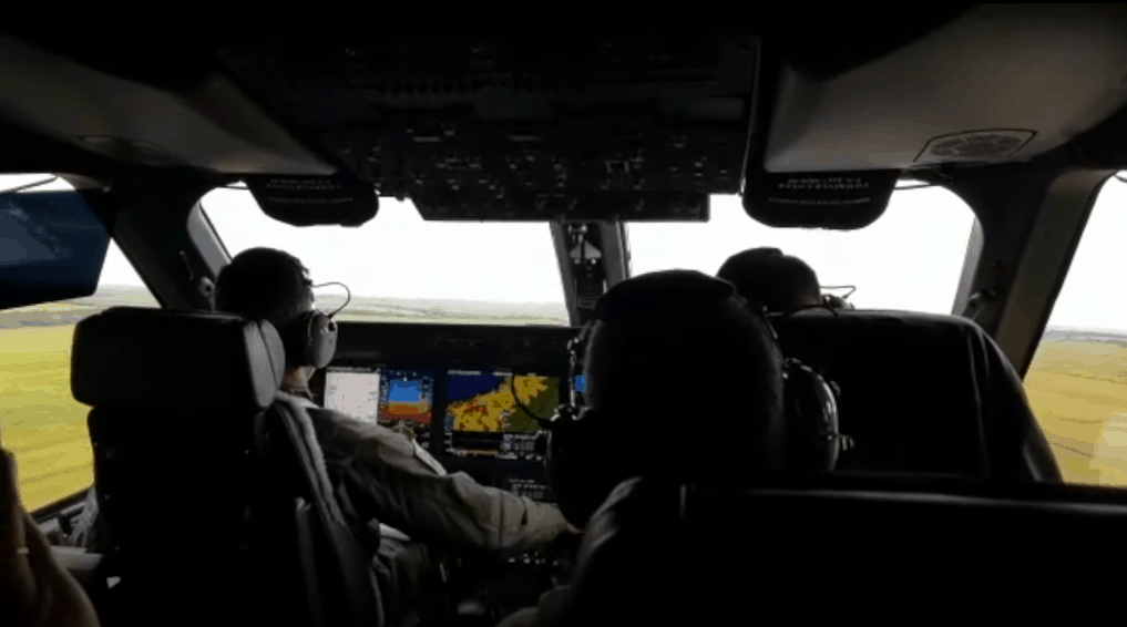 Кабіна пілотів літака KC-390 «Millennium». Фото: ВПС Бразилії