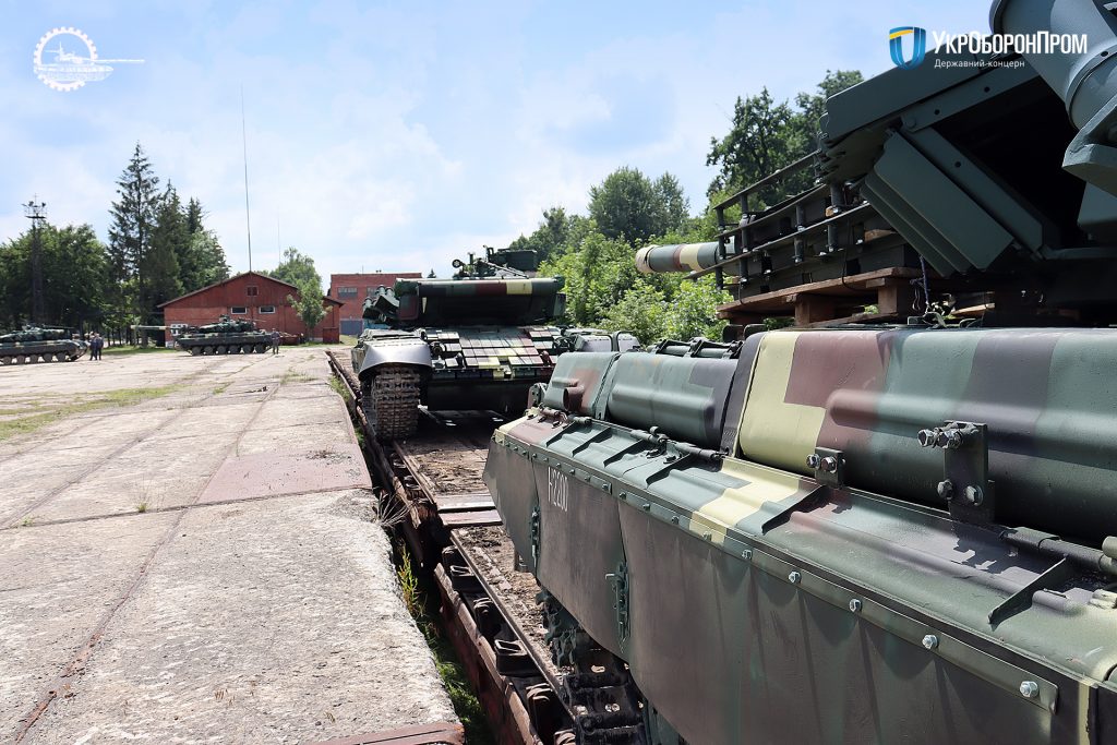 Відновлені та модернізовані Т-64 від ЛБТЗ. Фото: Укроборонпром