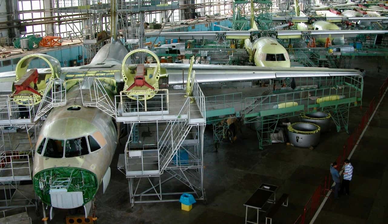 Літаки Ан-140 на ХДАВП (ХАЗ)