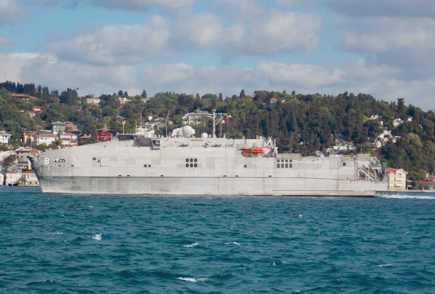 Судно USNS Yuma (T-EPF-8) під час переходу Босфору 16 вересня 2020 року 