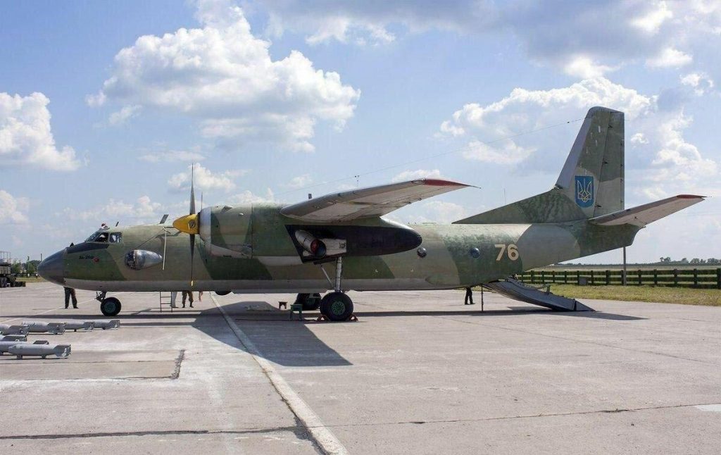 Літака ЗСУ Ан-26 з бортовим номером 76. Фото з відкритих джерел