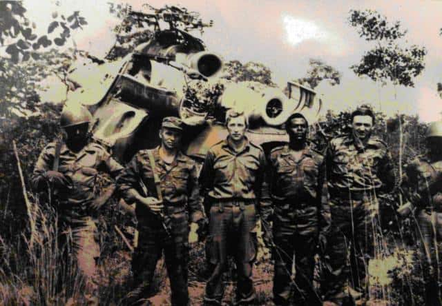Радянські військові радники в Анголі з місцевими військовими