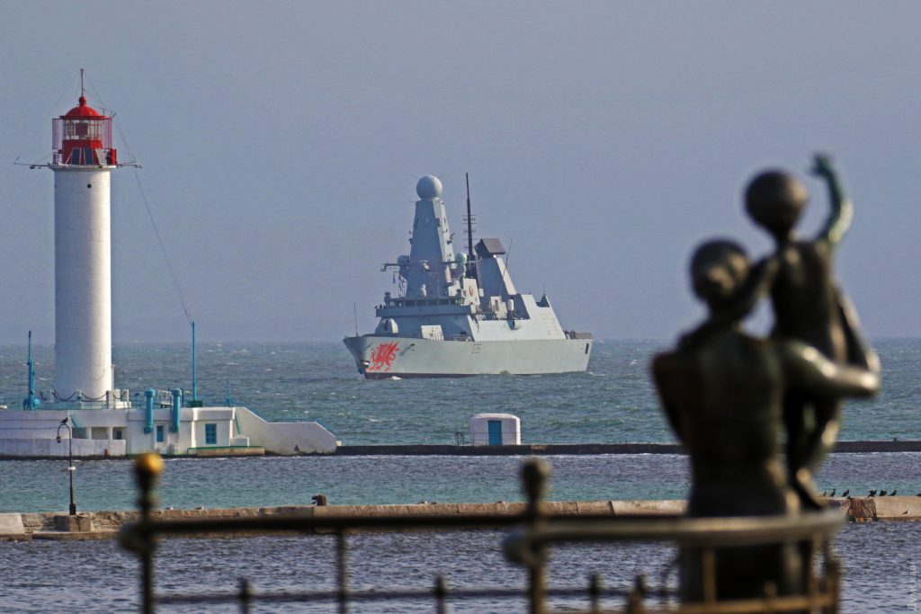 Есмінець HMS Dragon (D35) в Одесі. Жовтень 2020. Фото: "Думская"