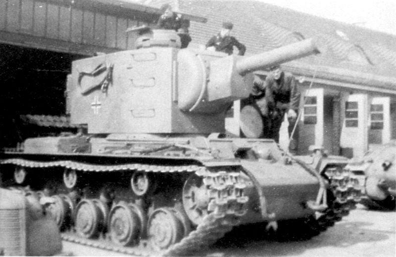 Трофейний радянський важкий танк КВ-2