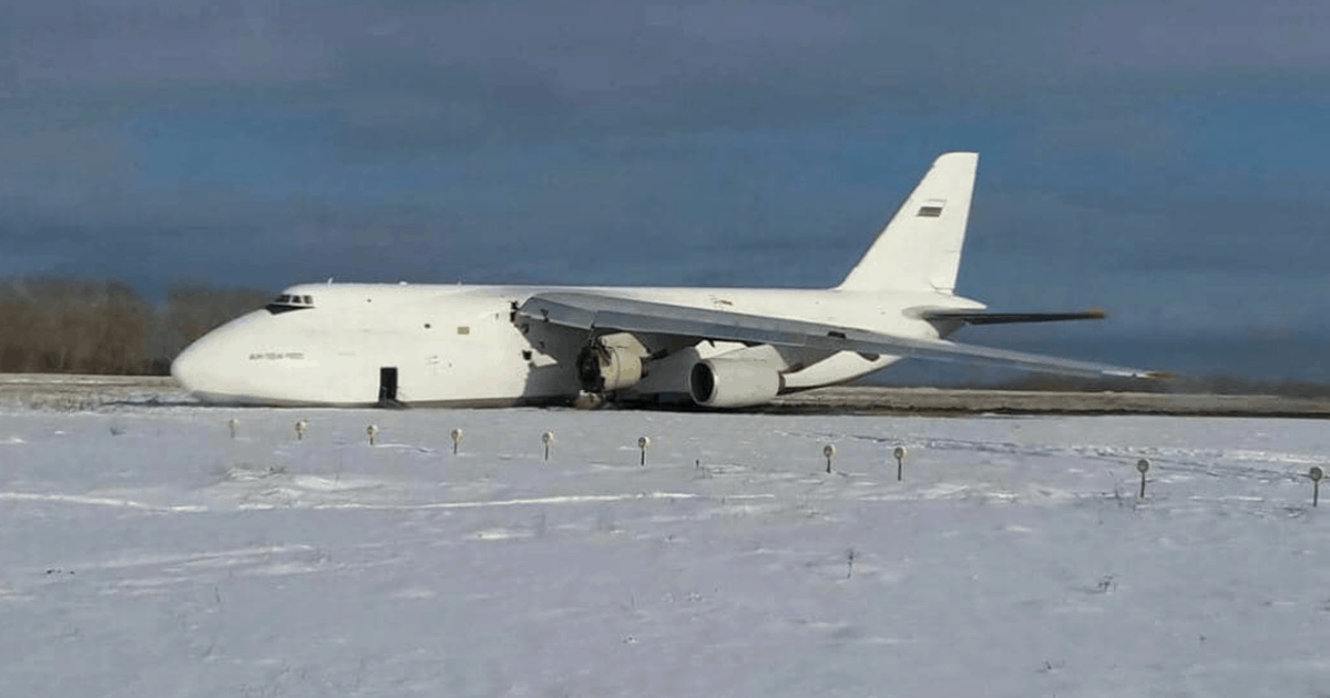 Літак Ан-124 «Руслан» компанії «Волга-Днепр» на місці аварійної посадки