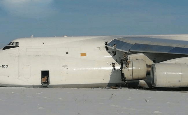 Літак Ан-124 «Руслан» компанії «Волга-Днепр» на місці аварійної посадки