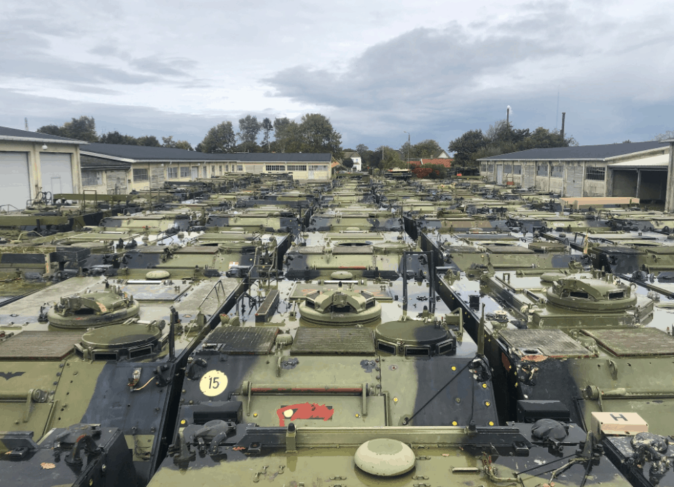 Бронетранспортери M113 в очікуванні утилізації