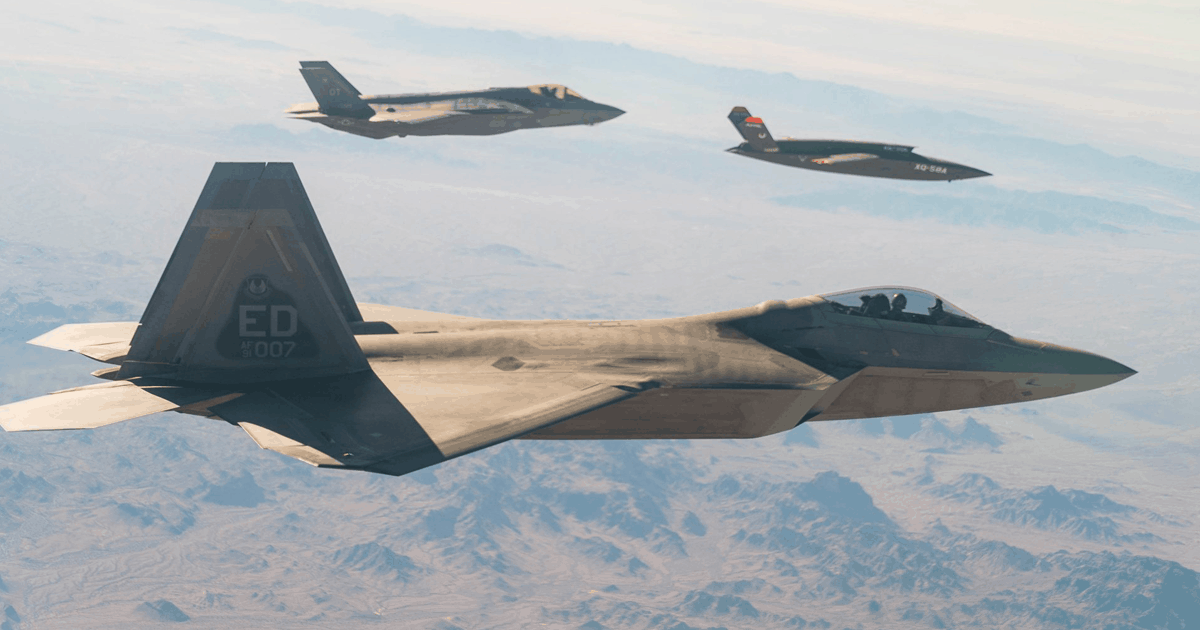 F-35A, XQ-58A і F-22 в строю під час випробувань gatewayOne