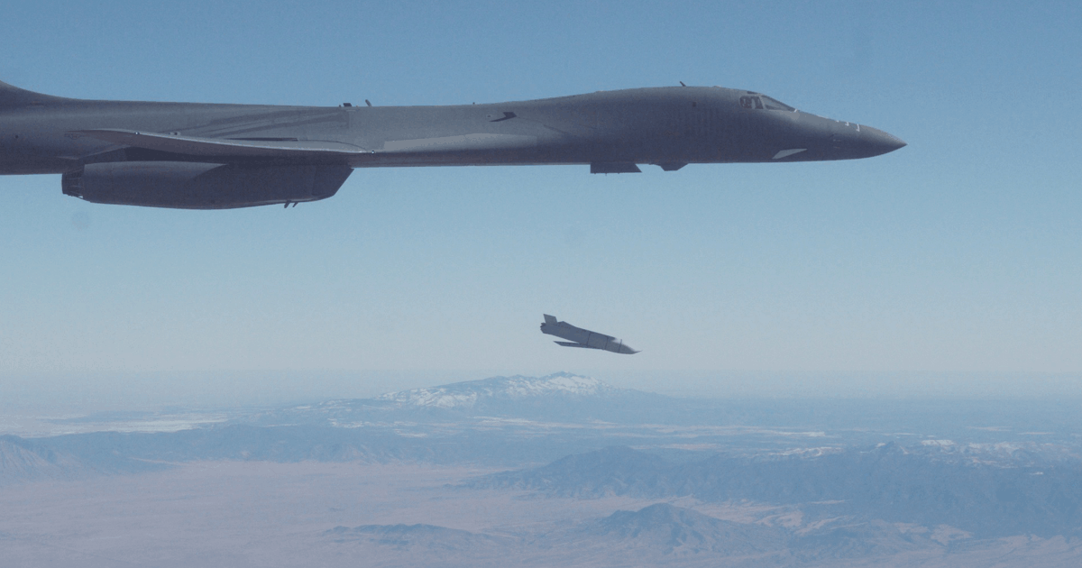 B-1B «Lancer» запустив ракету AGM-158 JASSM. Грудень 2020. Фото: ПС США
