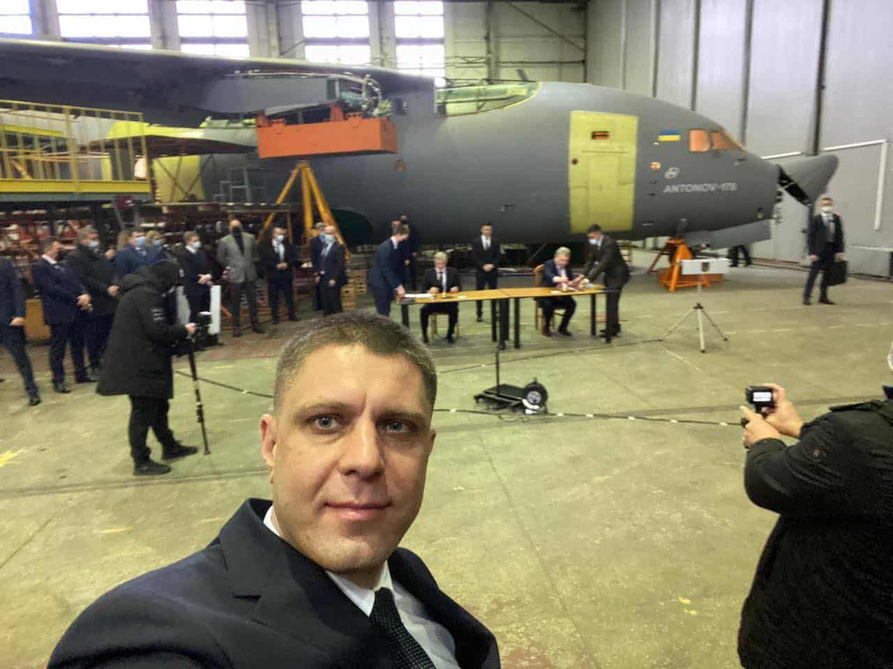 Підписання контракту на будівництво літаків Ан-178 для потреб Міністерства оборони України