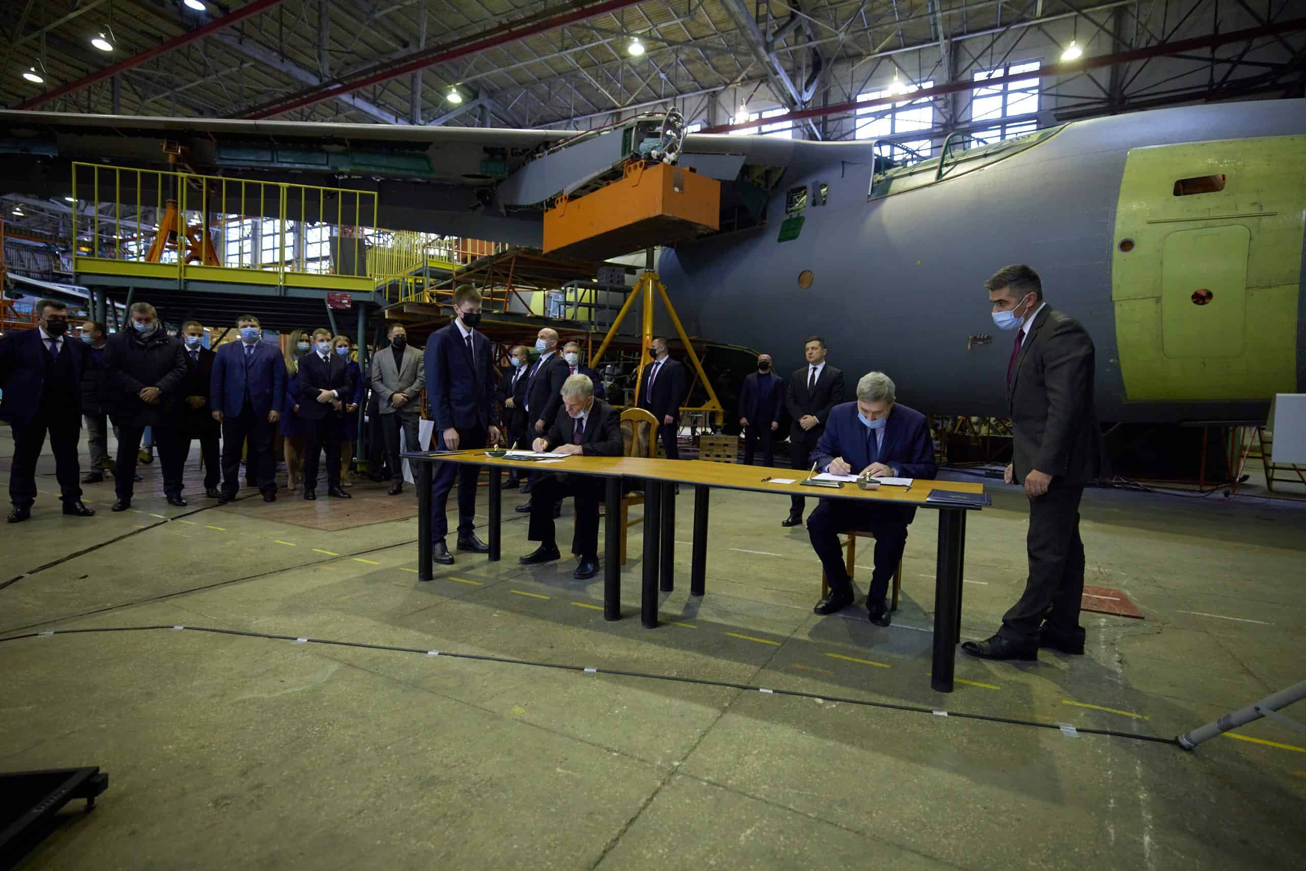 Підписання контракту на будівництво трьох літаків Ан-178 для Міністерства оборони України