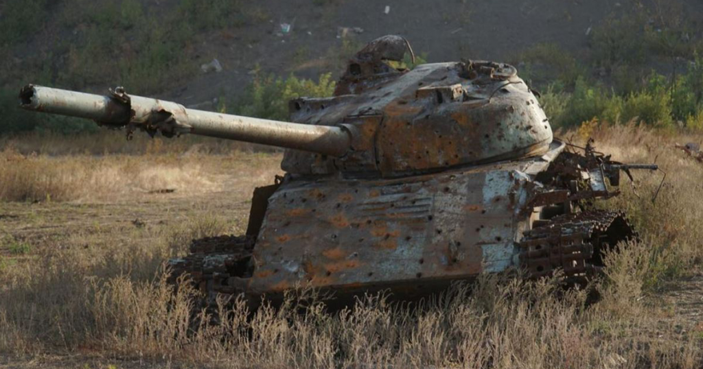 Танк Т-64А на полігоні в районі окупованого Донецька