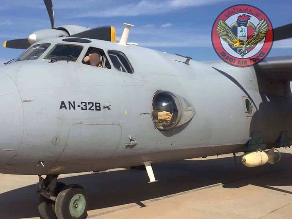 Ан-32 іракських Повітряних сил з підвішеною авіабомбою
