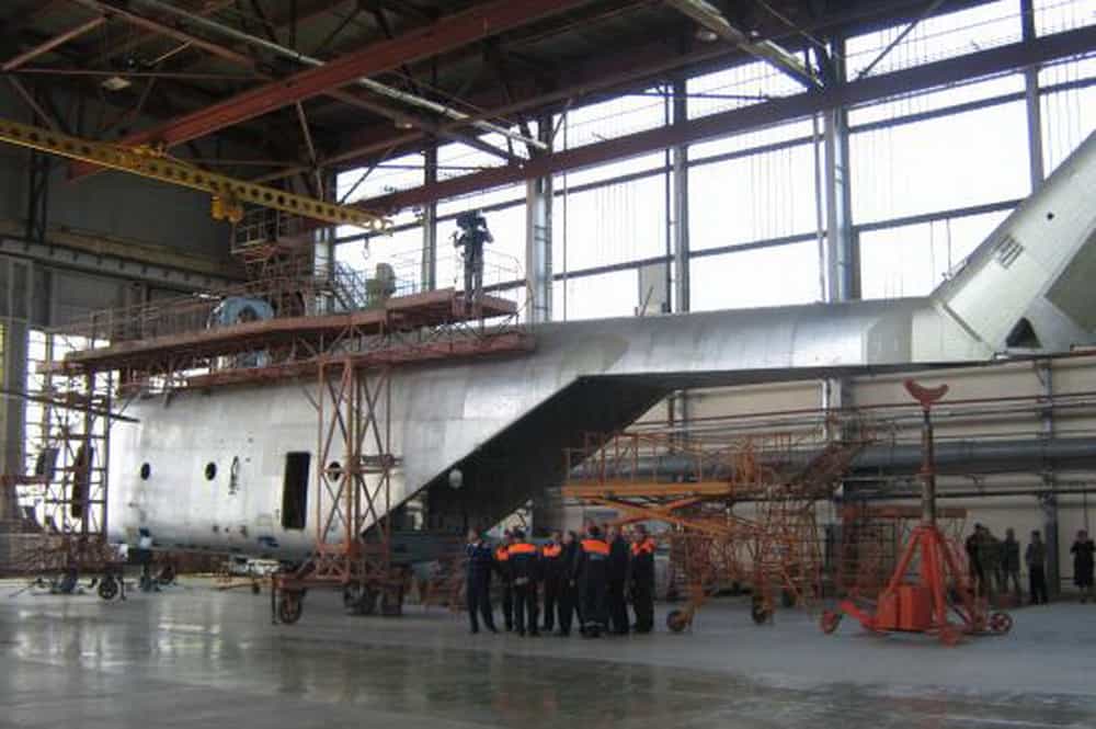 Білоруський Мі-26 на ремонті в Оршанському авіаремонтному заводі