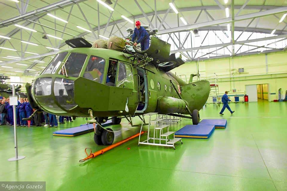 Гелікоптер Мі-8 на авіаремонтному заводу WZL №1 у Польщі
