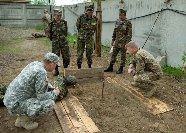 Підготовка військових ЗС Киргизстану інструкторами зі США