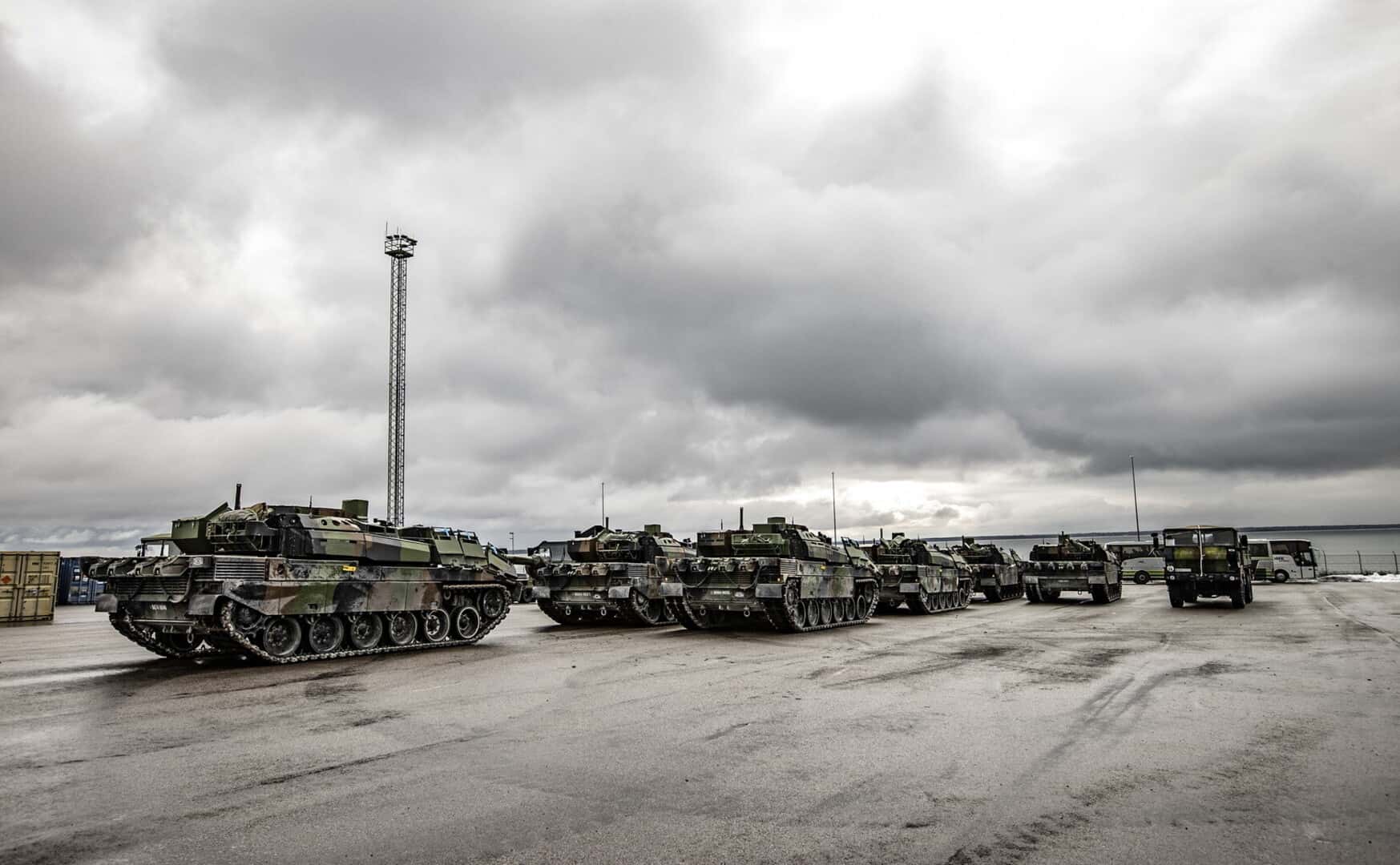 Французькі танки Leclerc у естонському порту