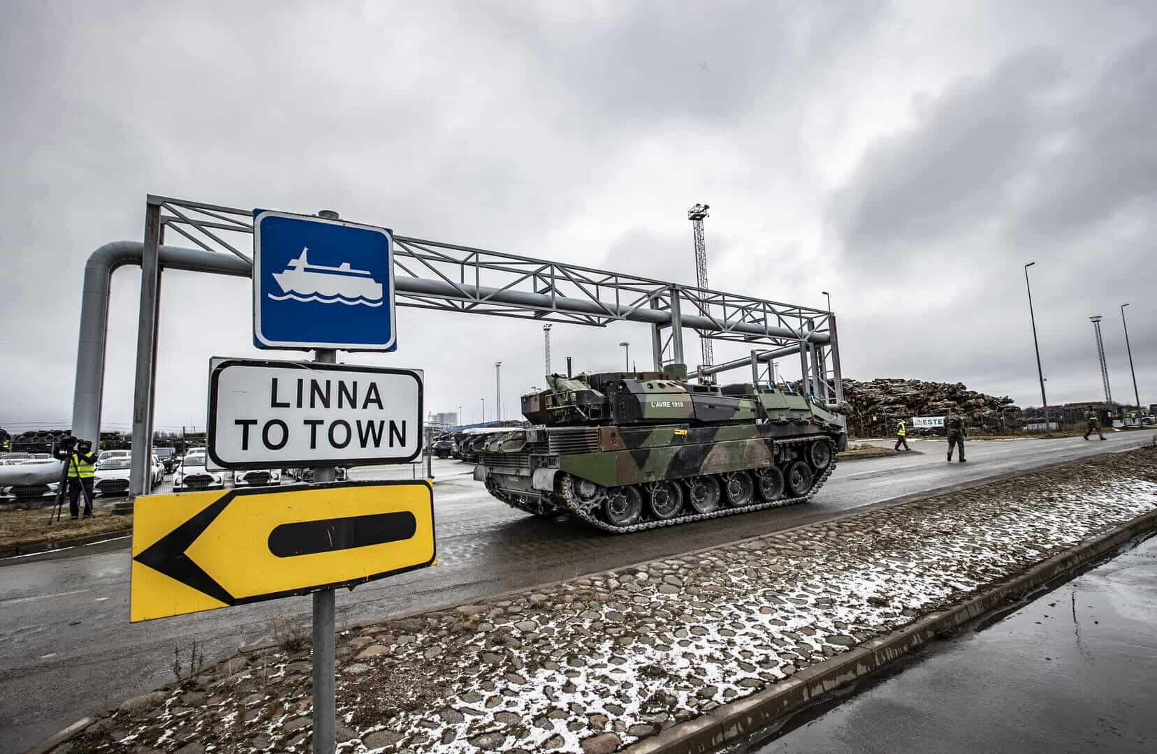 Французький танк Leclerc у естонському порту
