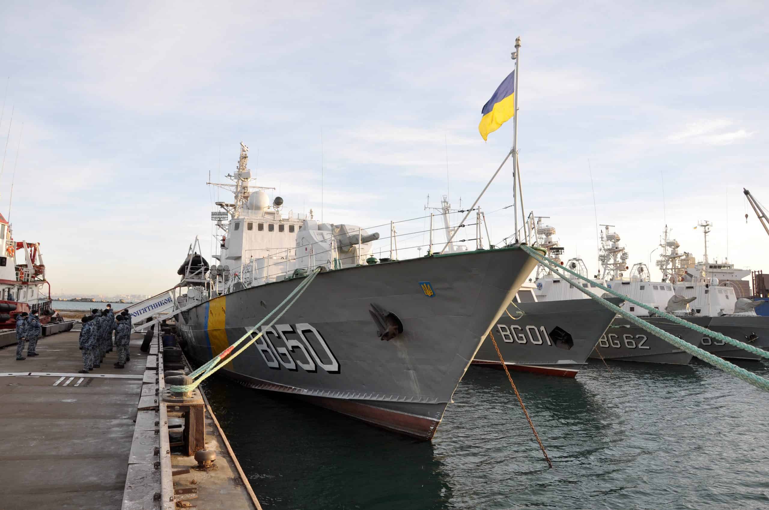 Кораблі Морської охорони ДПСУ поблизу причальної стінки на базі в Одесі