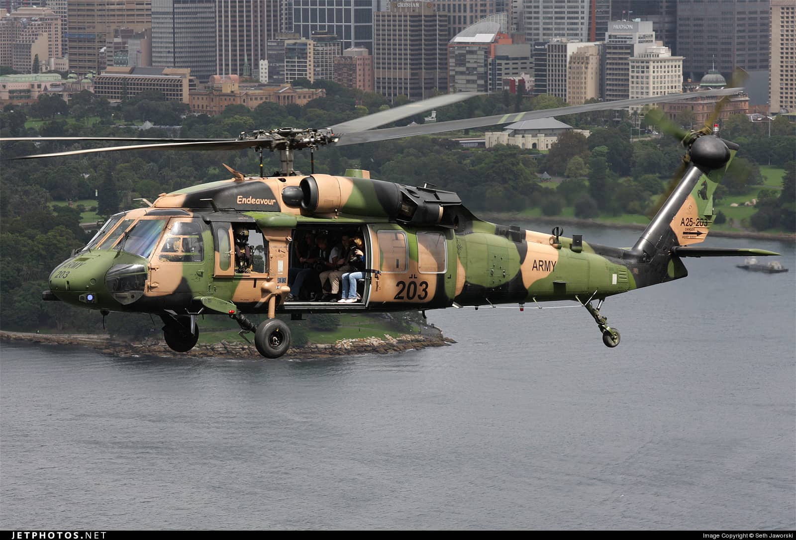 Австралійський багатоцільовий гелікоптер S-70A Black Hawk