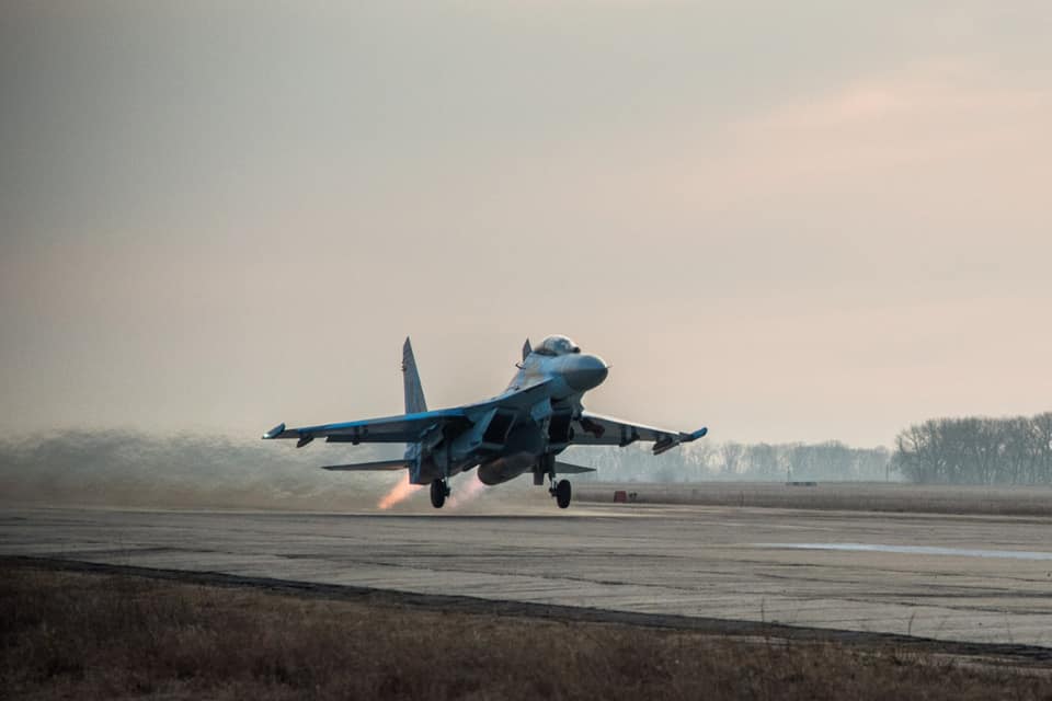 Зліт винищувача Су-27