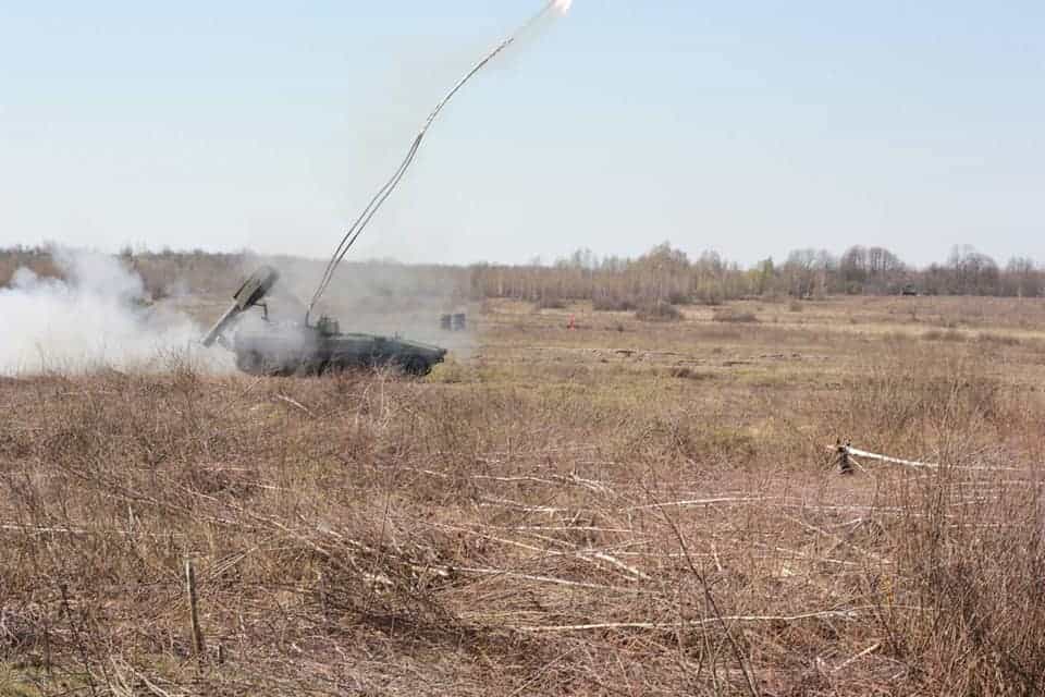 Запуск заряду з установки розмінування УР-77 «Метеорит»